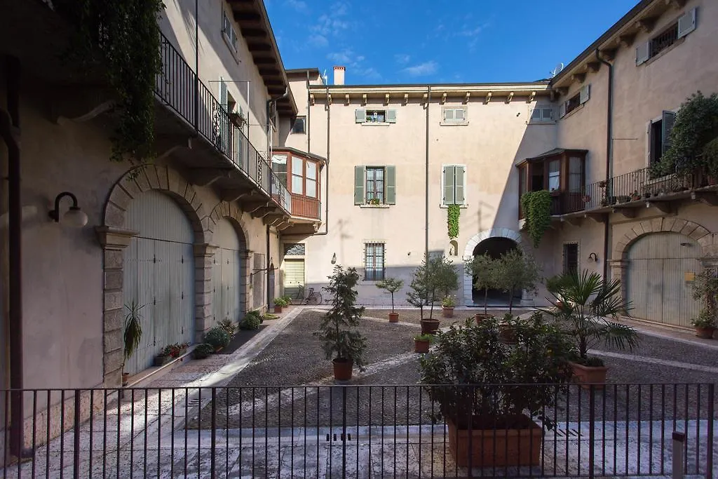 Antiche Colonne Apartment Verona