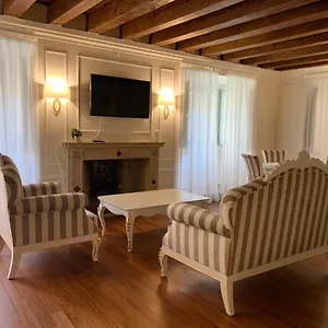 Cavour44 - Palazzo Canossa Apartment