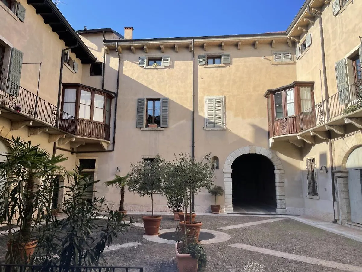 Antiche Colonne Apartment Verona Италия